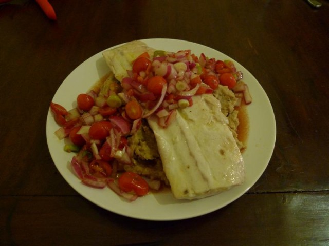 Dolphinfish on white bean mash with tomato relish (salsa).